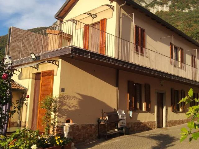 Villa in vendita a Pescate LC