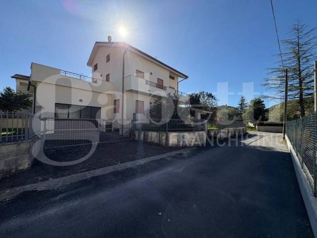 Villa in vendita a Pesche IS
