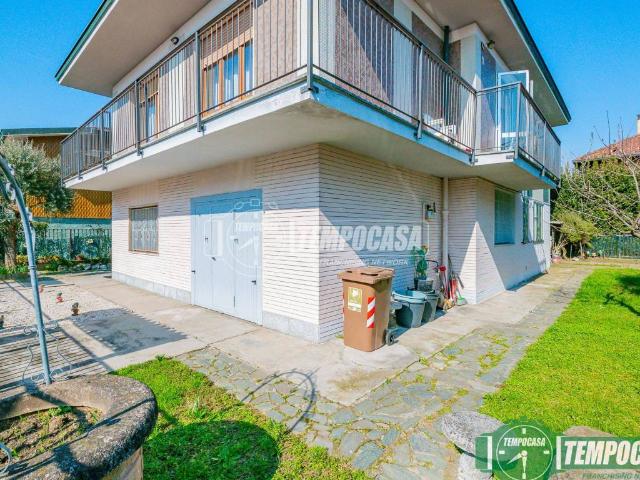 Villa in vendita a Peschiera Borromeo MI