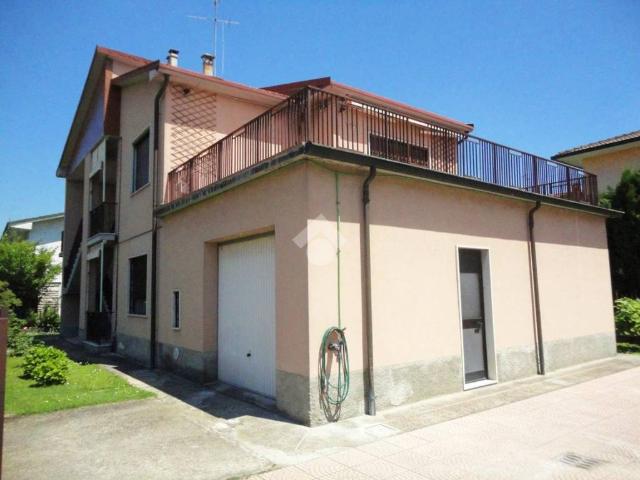 Villa in vendita a Peschiera Borromeo MI