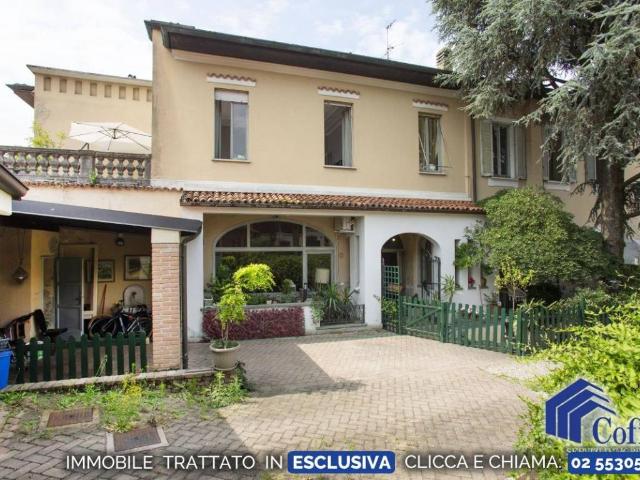 Villa in vendita a Peschiera Borromeo MI