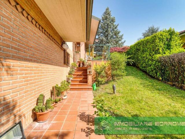 Villa in vendita a Peschiera Borromeo MI