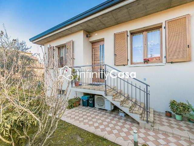 Villa in vendita a Peschiera del Garda VR