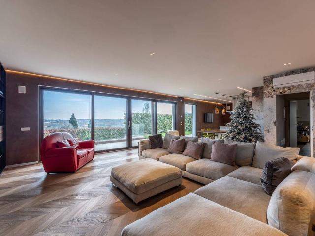 Villa in vendita a Peschiera del Garda VR