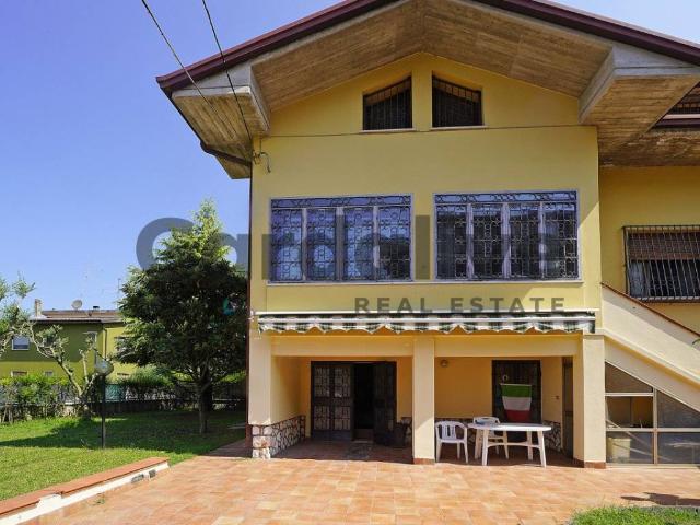 Villa in vendita a Peschiera del Garda VR