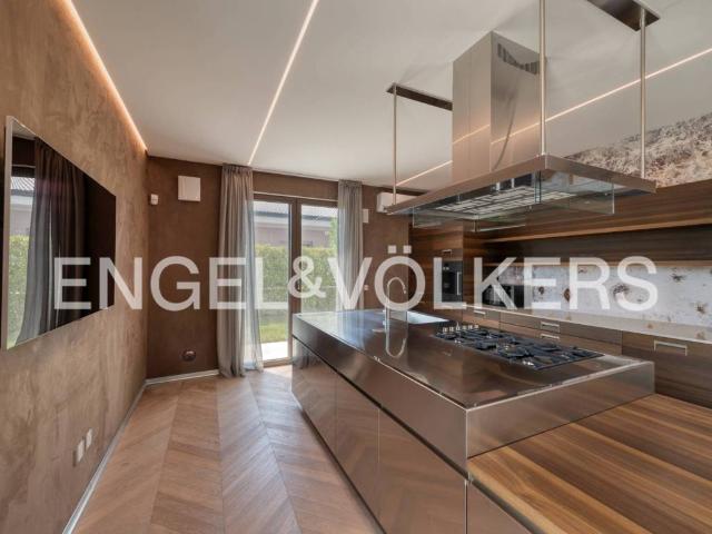 Villa in vendita a Peschiera del Garda VR