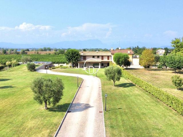 Villa in vendita a Peschiera del Garda VR