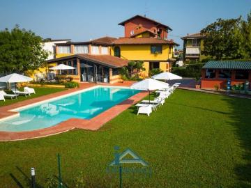 Villa in vendita a Peschiera del Garda VR