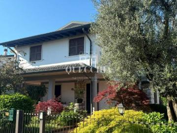 Villa in vendita a Peschiera del Garda VR