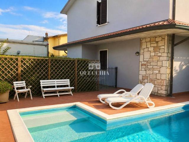 Villa in vendita a Peschiera del Garda VR