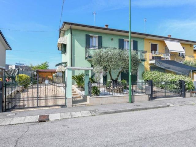 Villa in vendita a Peschiera del Garda VR