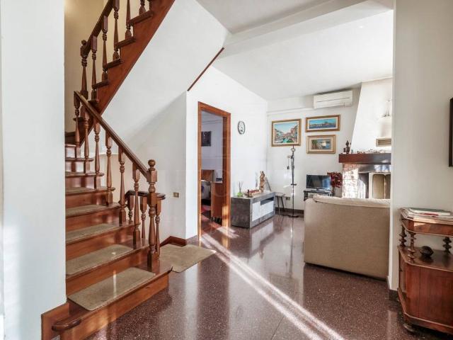 Villa in vendita a Peschiera del Garda VR