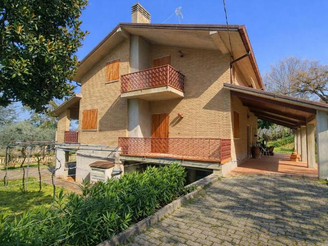 Villa in vendita a Pesaro PU