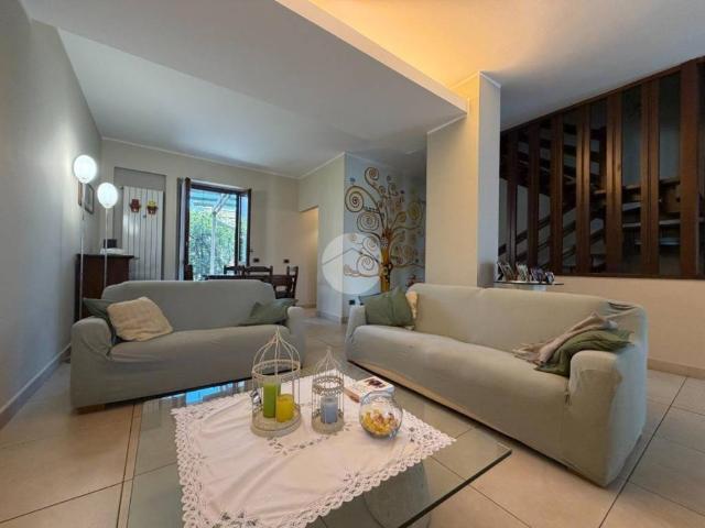 Villa in vendita a Pessano con Bornago MI