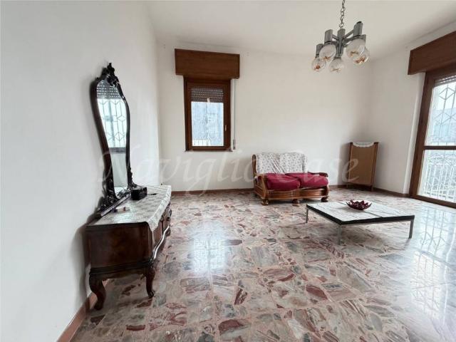 Villa in vendita a Pessano con Bornago MI