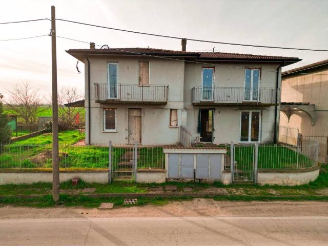 Villa in vendita a Pessina Cremonese CR