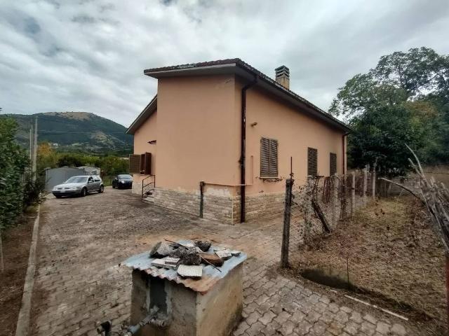 Villa in vendita a Pizzoli AQ