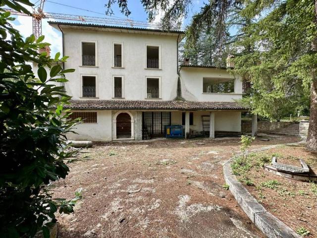 Villa in vendita a Pizzoli AQ