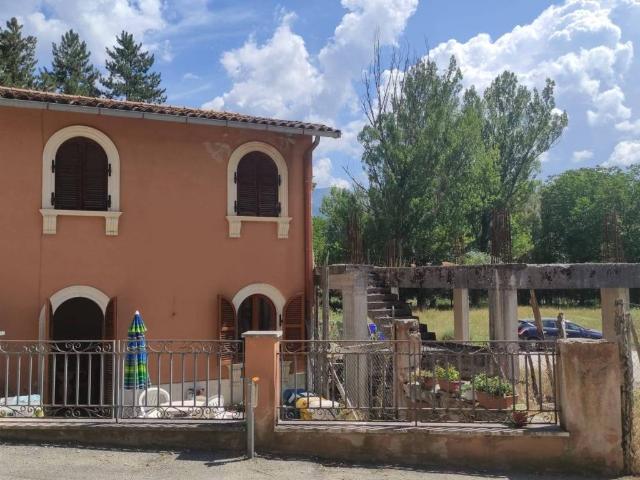 Villa in vendita a Pizzoli AQ