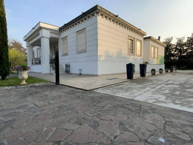 Villa in vendita a Piacenza PC