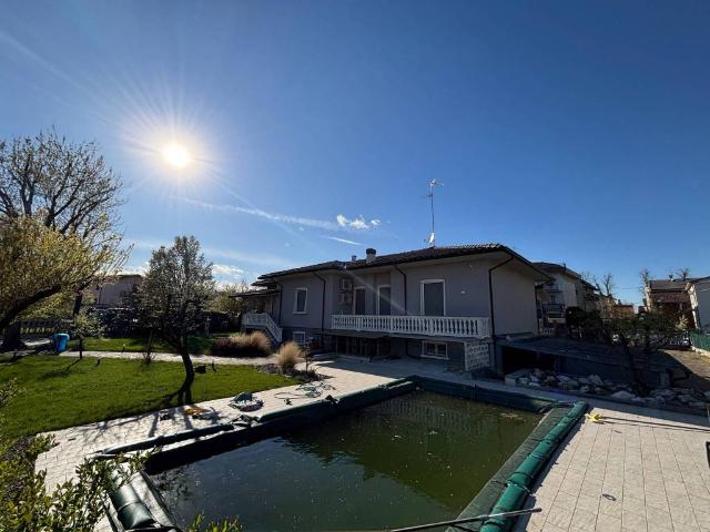Villa in vendita a Piacenza PC