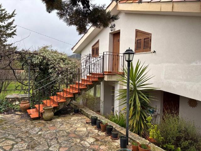 Villa in vendita a Piana degli Albanesi PA