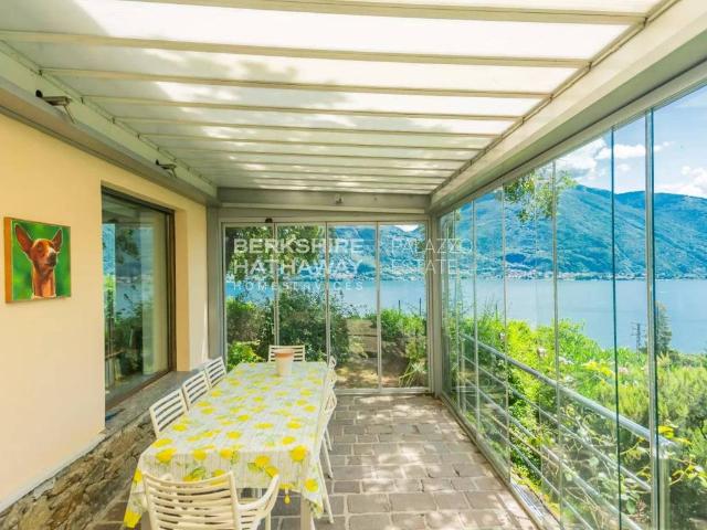 Villa in vendita a Pianello del Lario CO