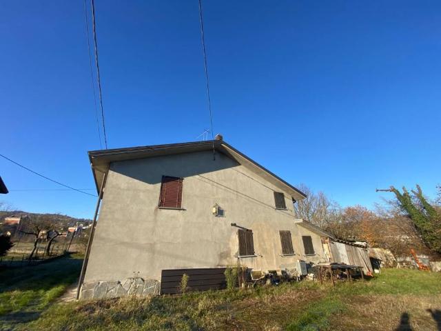 Villa in vendita a Pianello Val Tidone PC