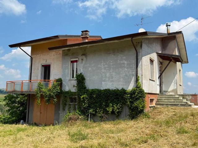 Villa in vendita a Pianello Val Tidone PC