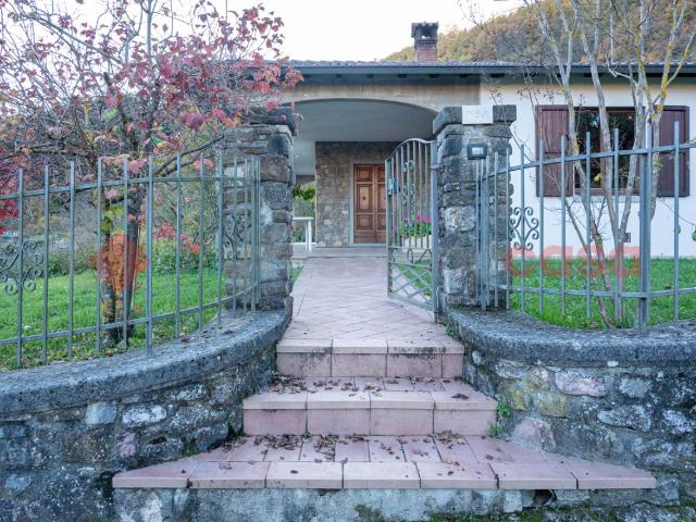 Villa in vendita a Piazza Al Serchio