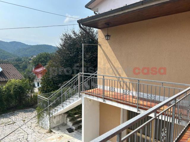 Villa in vendita a Piazza al Serchio