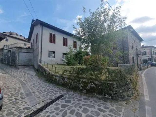 Villa in vendita a Piazza al Serchio LU