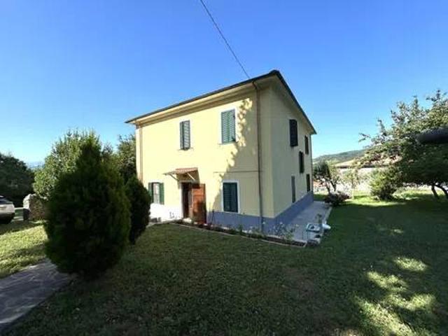 Villa in vendita a Piazza al Serchio LU