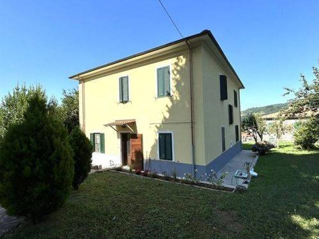 Villa in vendita a Piazza al Serchio LU