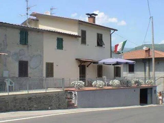 Villa in vendita a Piazza al Serchio LU