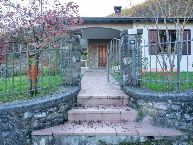Villa in vendita a Piazza al Serchio LU
