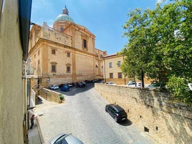 Casa indipendente in vendita a Piazza Armerina EN