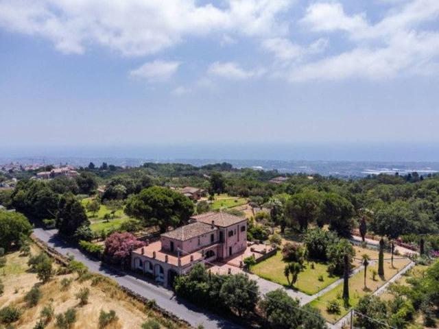 Villa in vendita a Piedimonte Etneo