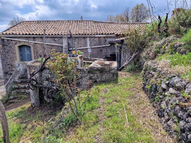 Villa in vendita a Piedimonte Etneo CT