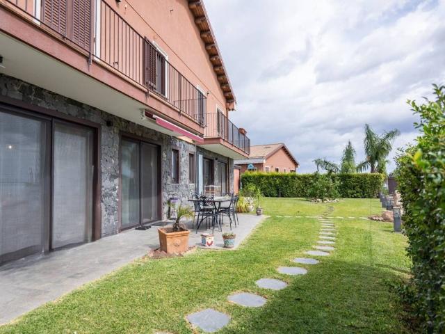 Villa in vendita a Piedimonte Etneo CT
