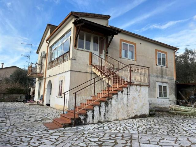 Villa in vendita a Piedimonte San Germano FR