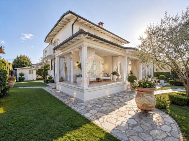 Villa in vendita a Pietrasanta LU