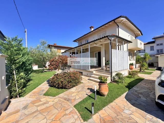 Villa in vendita a Pietrasanta LU