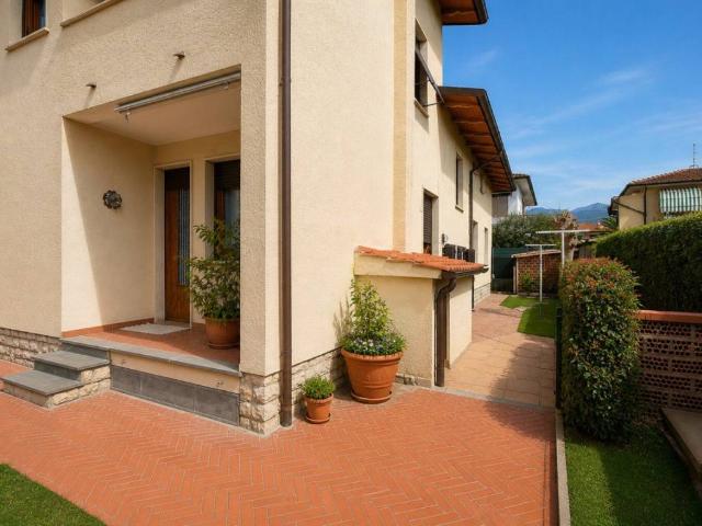 Villa in vendita a Pietrasanta LU