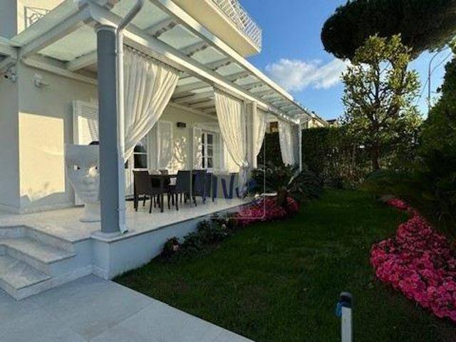 Villa in vendita a Pietrasanta LU