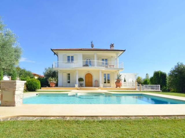Villa in vendita a Pietrasanta LU