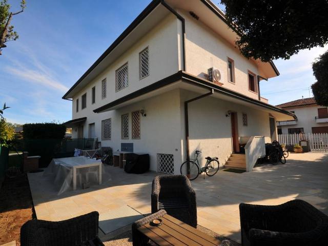 Villa in vendita a Pietrasanta LU