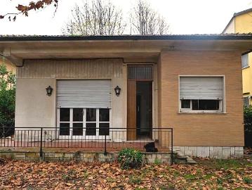 VILLA in VENDITA a PIETRASANTA MARINA DI PIETRASANTA di 5 vani