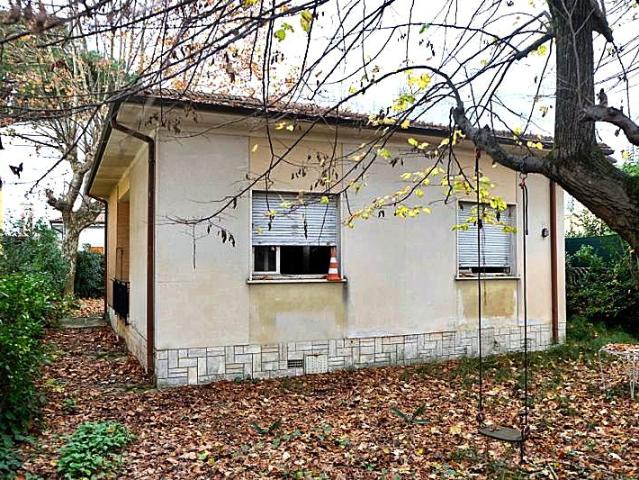 VILLA in VENDITA a PIETRASANTA MARINA DI PIETRASANTA di 5 vani