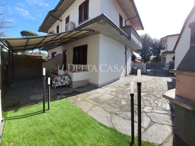 VILLA in VENDITA a PIETRASANTA Marina di Pietrasanta di 5 vani